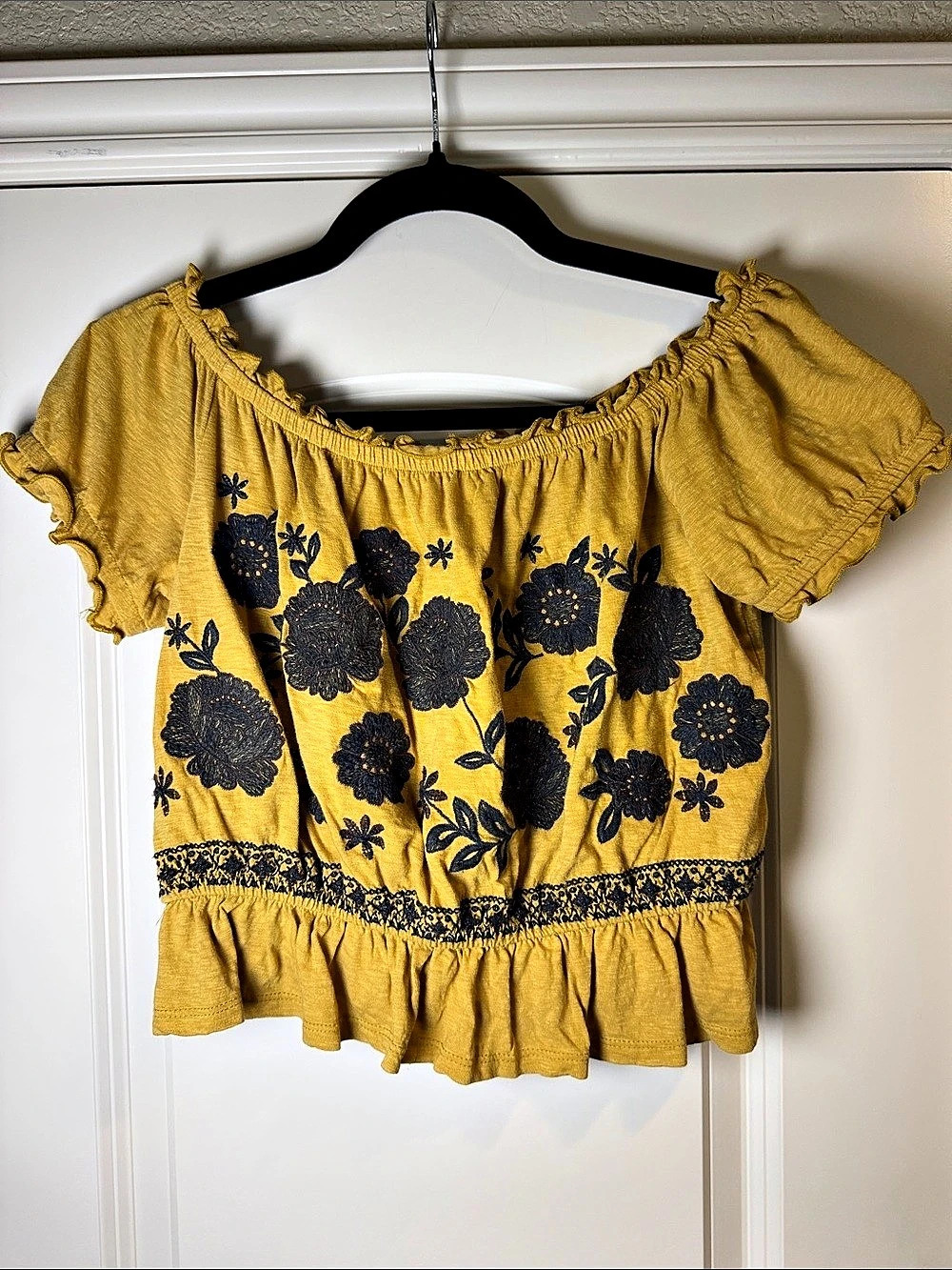 American Eagle Floral Embroidered Crop Top in Mustard Yellow & Blue Size Small